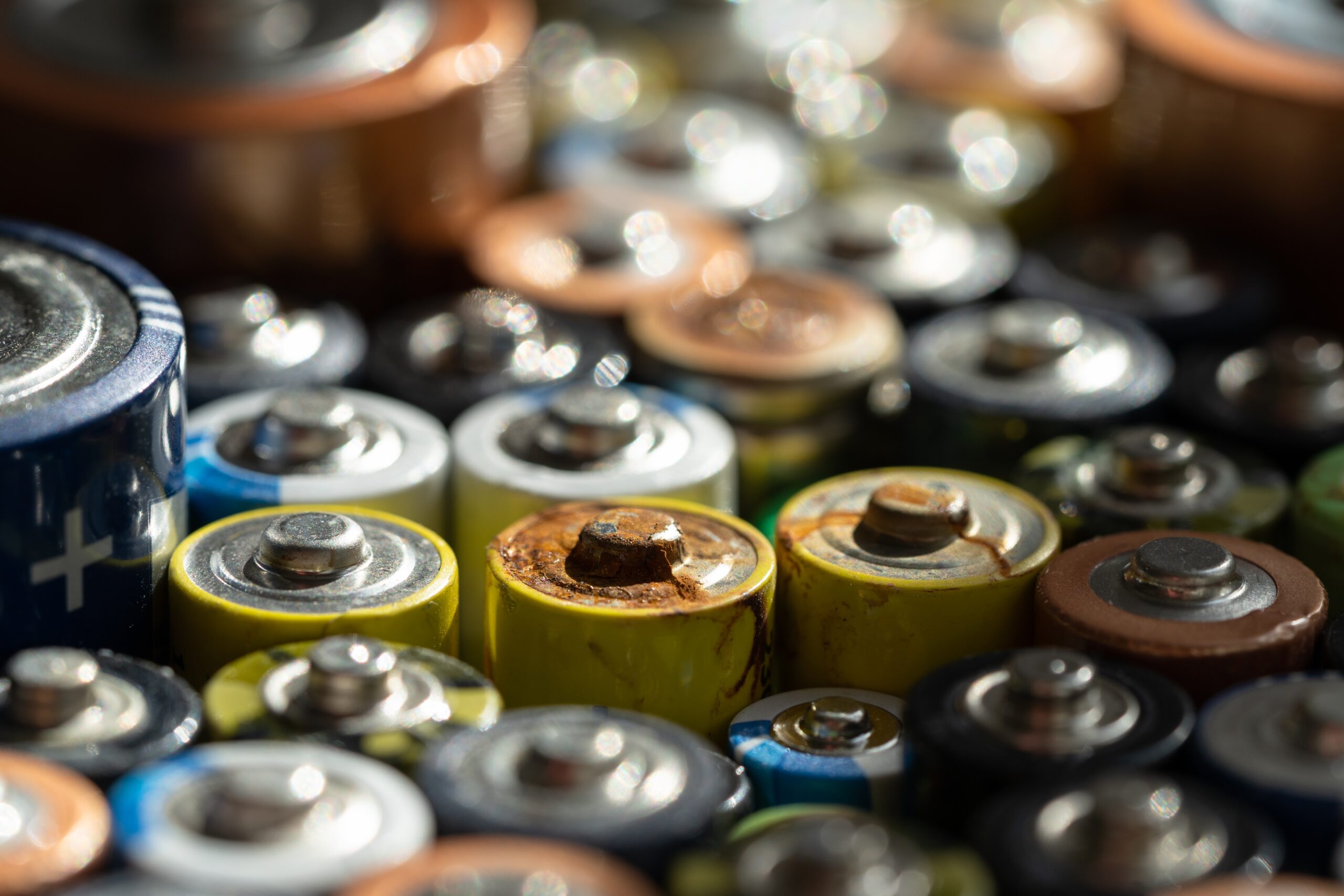 How to Explain How Batteries Work