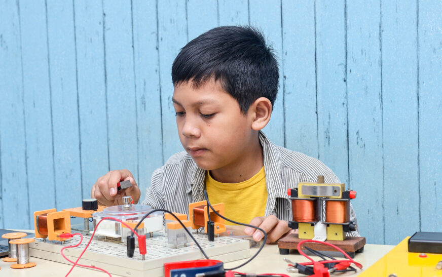 How to Make a Simple Electric Circuit