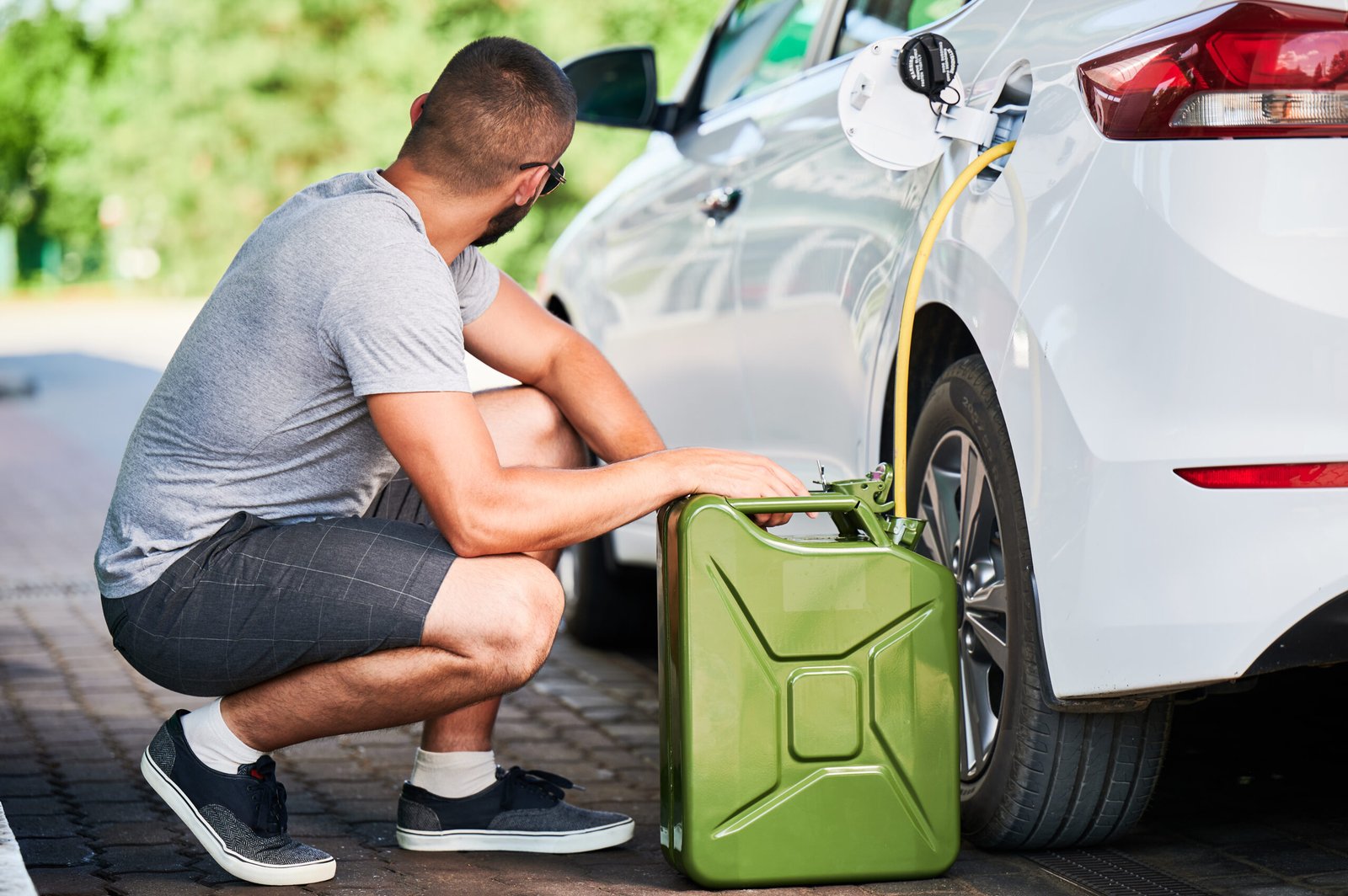 How to Save Fuel While Driving